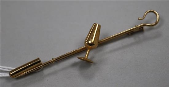 A yellow tie pin modelled as a crook with wine glass in Oro de Ley box, 71mm.